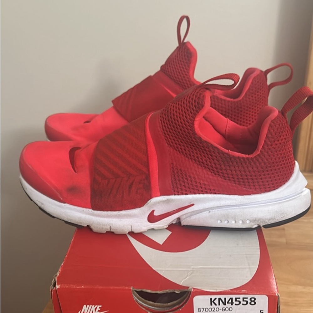 Bright Crimson/University Red Nike Presto Extreme GS. Size 5y box included